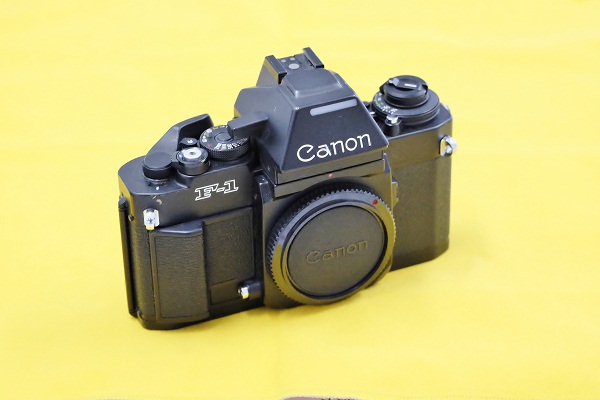 フィルムカメラcanon new F-1　品