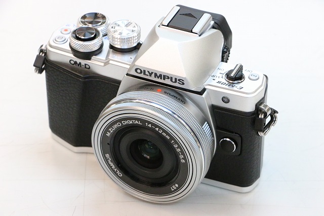 OLYMPUSメーカー型番セール中！OLYMPUS一眼レフカメラ OM-D E-M10 Mark 2 EZ