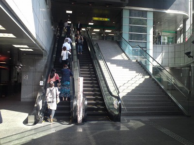 梅田2号店へのアクセス その2 地下鉄御堂筋線梅田駅より カメラ買取 販売専門店のナニワグループ