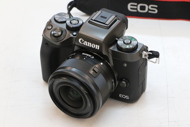 23,750円Canon EOS M5