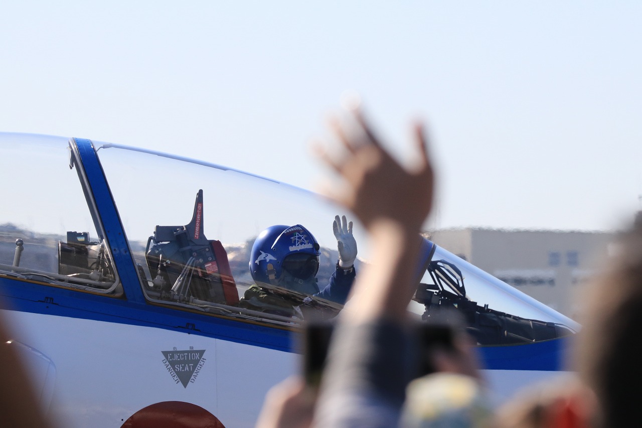 【作例付き撮影地情報】 ブルーインパルスを撮る・愛知県小牧「航空祭・小牧基地」