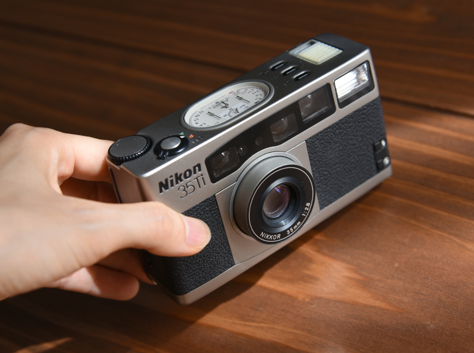 Nikon ニコン 35 Ti フィルムカメラ 動作確認済 付属品付き高価な専用電池C