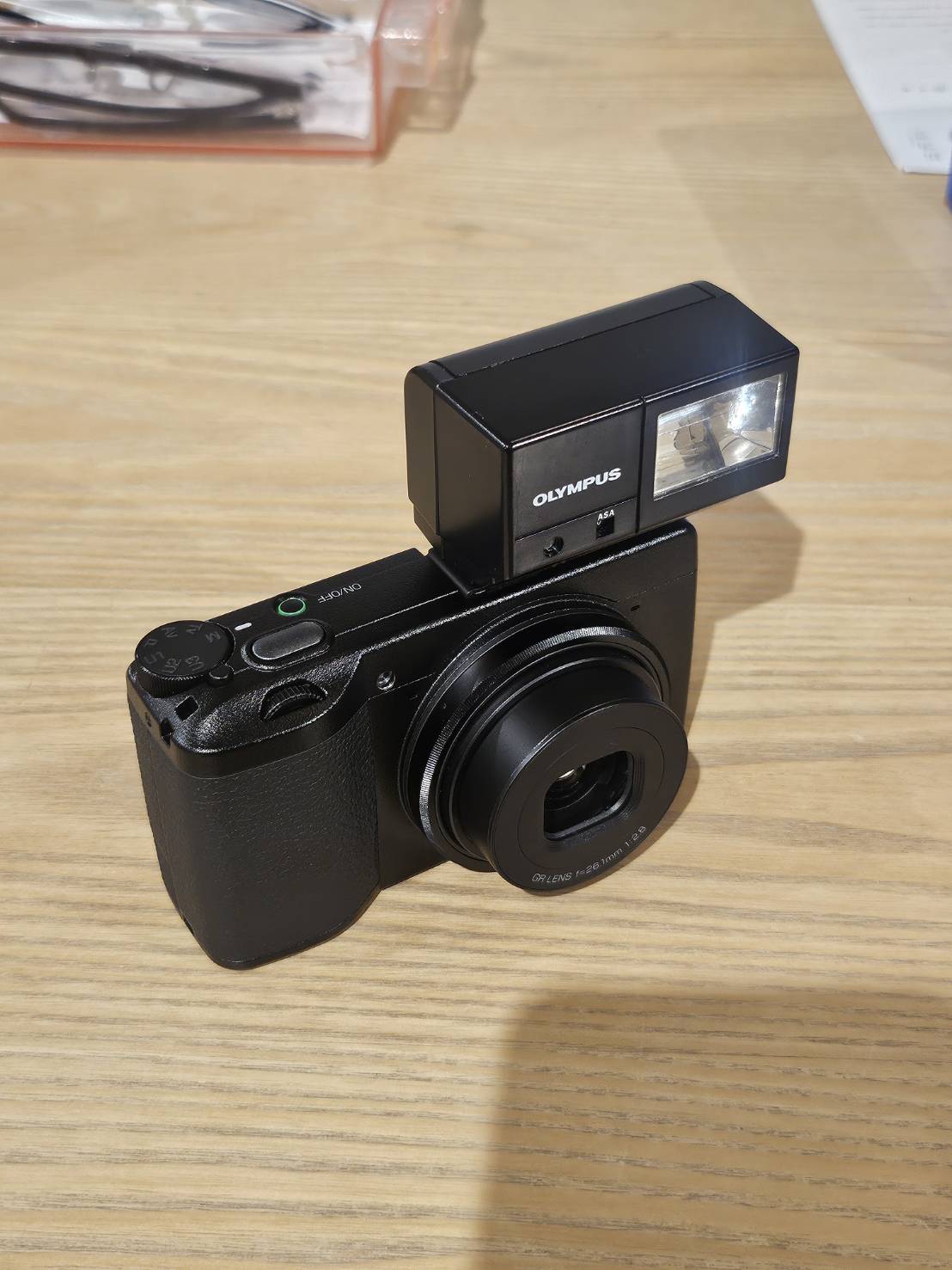 Ricoh GR IIIx HDFとOLYMPUS Electronic Flash P11